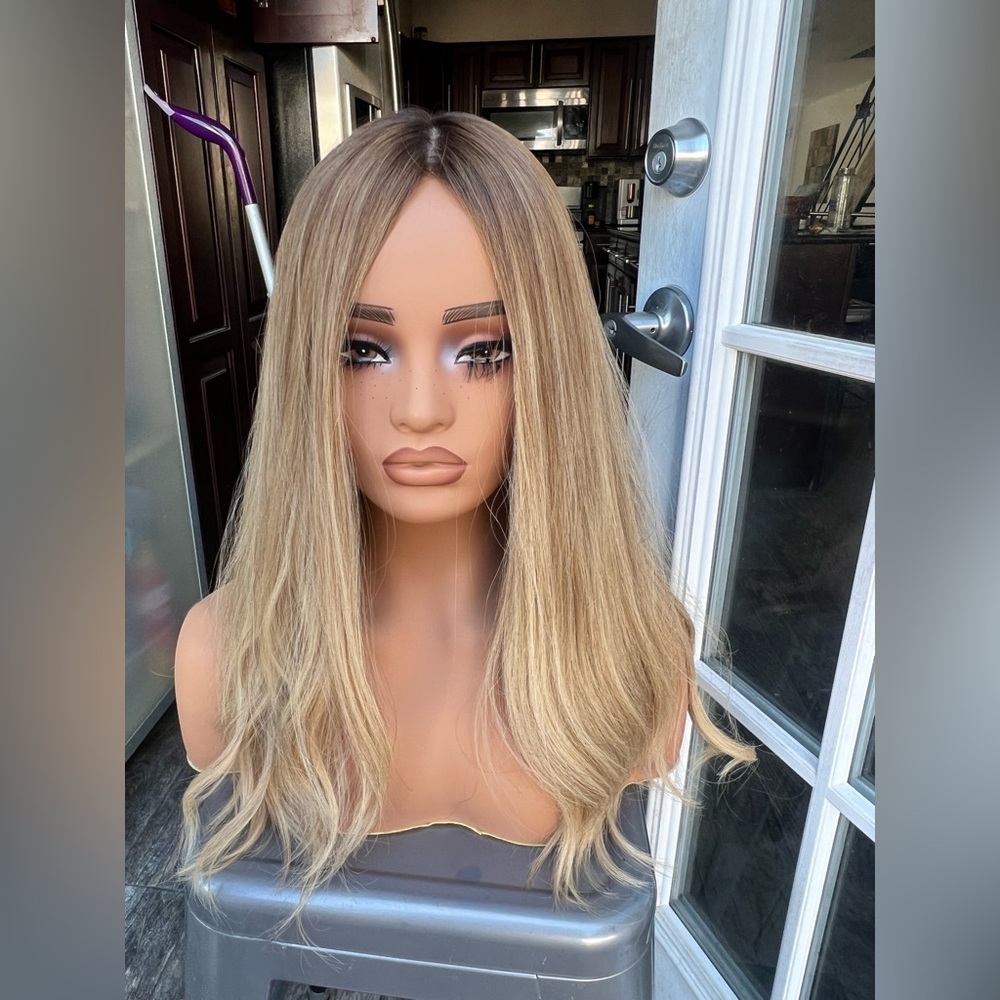 Gardeaux IWig Blonde Women's Hair Wig Gardueax Wig
Silicone lined cap

Skin top